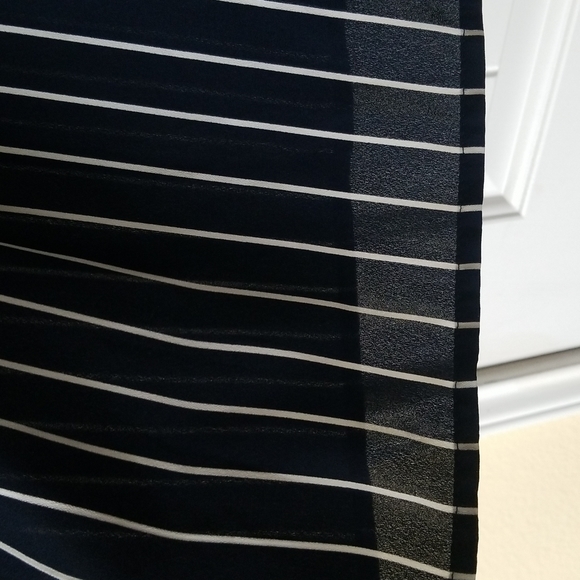 Banana Republic V neck top - Picture 5 of 5